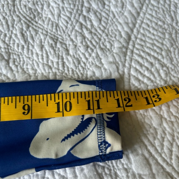 Mini Boden boys rashguard. Royal blue background with ivory dinosaurs .Size 2/3 - Picture 5 of 7